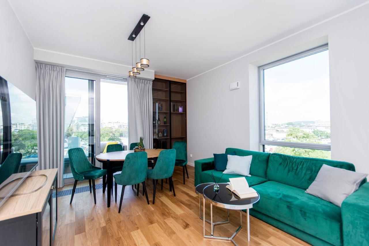 Yacht Park Rentyear Apartments กดิเนีย ภายนอก รูปภาพ