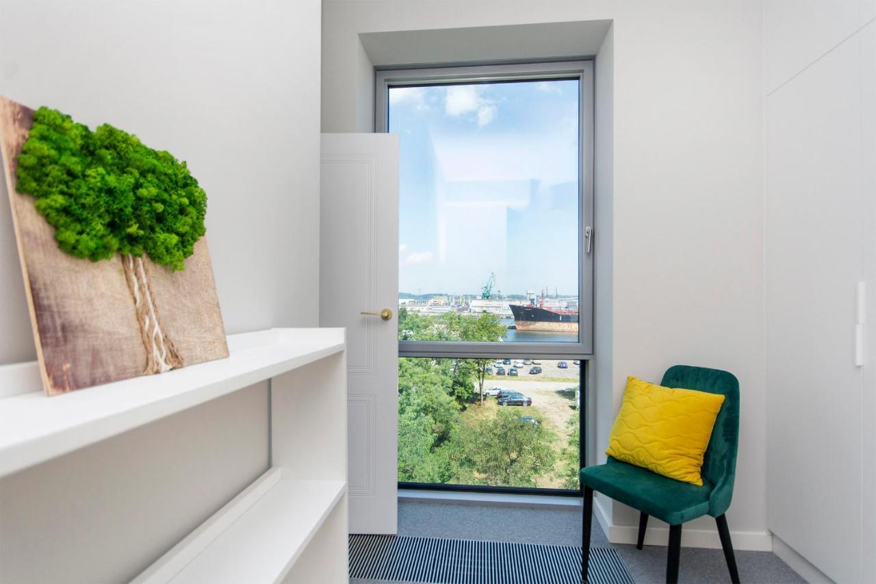 Yacht Park Rentyear Apartments กดิเนีย ภายนอก รูปภาพ